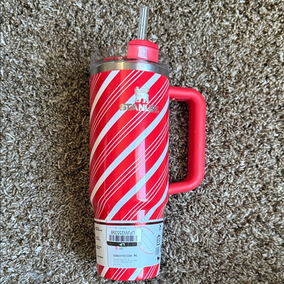 NWT Stanley Holiday Candy Cane Striped Tumbler with Handle 30oz - Picture 4 of 7